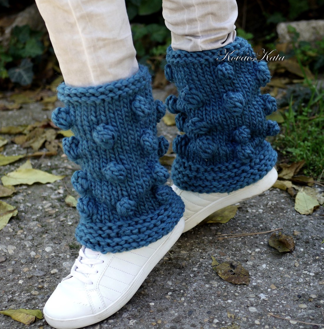 BOHÉM BOGYOS - tricotat manual / albastru - îmbrăcăminte și modă - pantofi, papuci, șosete - încălzitor picioare - Artynos.ro