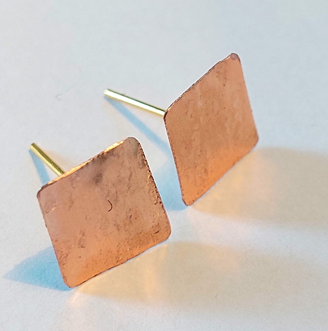 Cercei mini pătrați minimaliști din cupru -  - Artynos.ro Cercei mini pătrați minimaliști din cupru -  - Artynos.ro