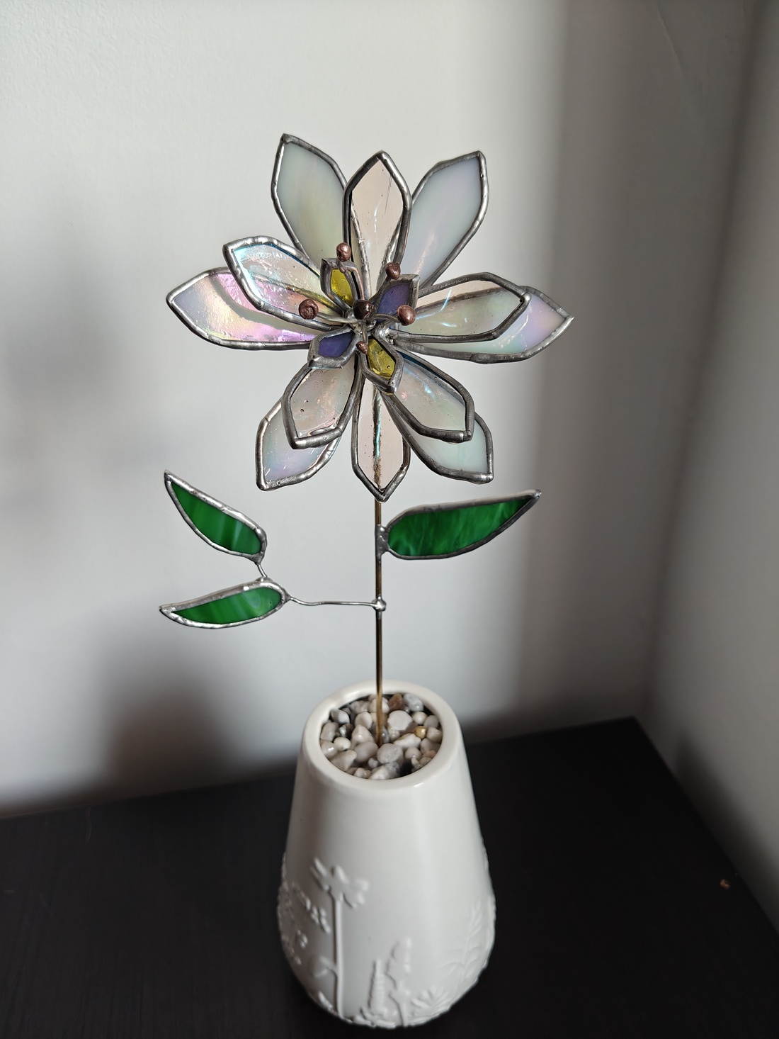 Crin iridescent din sticlă colorată ornament elegant - casă & stil de viață - accesorii pentru decorat casa - decorațiuni de masă și decorațiuni pentru rafturi - sticle ornamentale - Artynos.ro Crin iridescent din sticlă colorată ornament elegant - casă & stil de viață - accesorii pentru decorat casa - decorațiuni de masă și decorațiuni pentru rafturi - sticle ornamentale - Artynos.ro