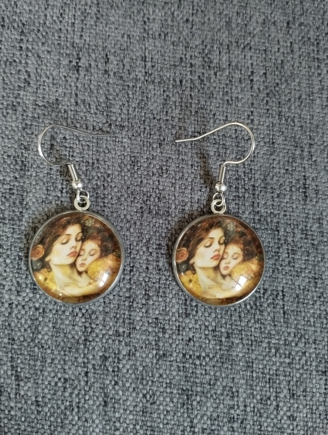 Cercei inspirați de Klimt cu accesorii medicale din oțel -  - Artynos.ro