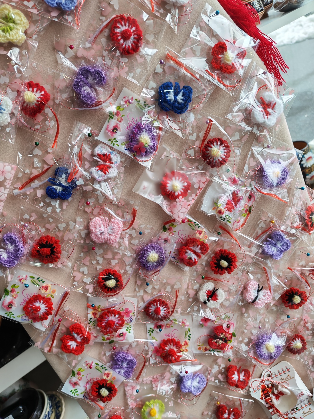 Mărțișoare croșetate manual - bijuterii - mărțișor - Artynos.ro