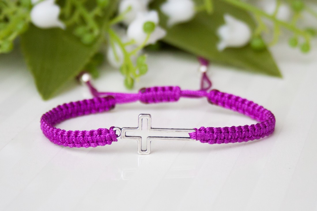 Brățară macramé împletită - Cross violet - bijuterii - brățări - brățări împletite - Artynos.ro Brățară macramé împletită - Cross violet - bijuterii - brățări - brățări împletite - Artynos.ro