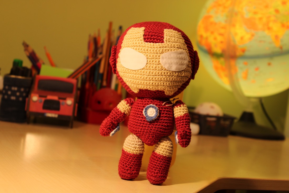Supererou, Iron Man figura amigurumi - - Artynos.ro Supererou, Iron Man figura amigurumi - - Artynos.ro