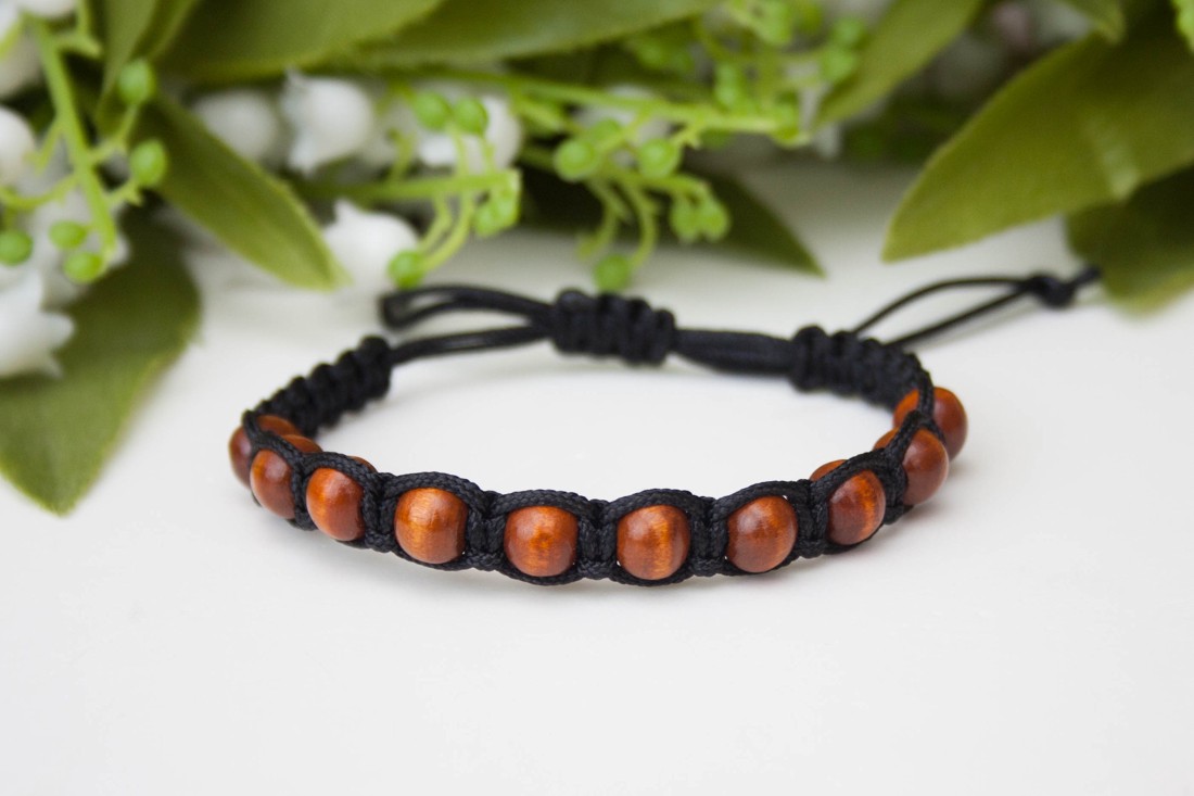 Brățară macramé împletită - Mărgele negru/maro - bijuterii - brățări - brățări împletite - Artynos.ro