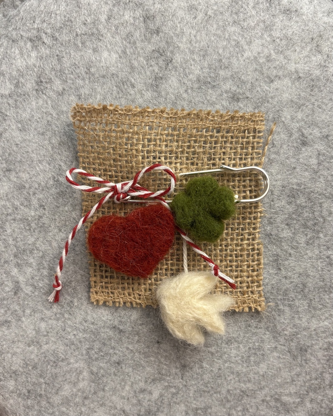 Martisor lucky dove - bijuterii - mărțișor - Artynos.ro