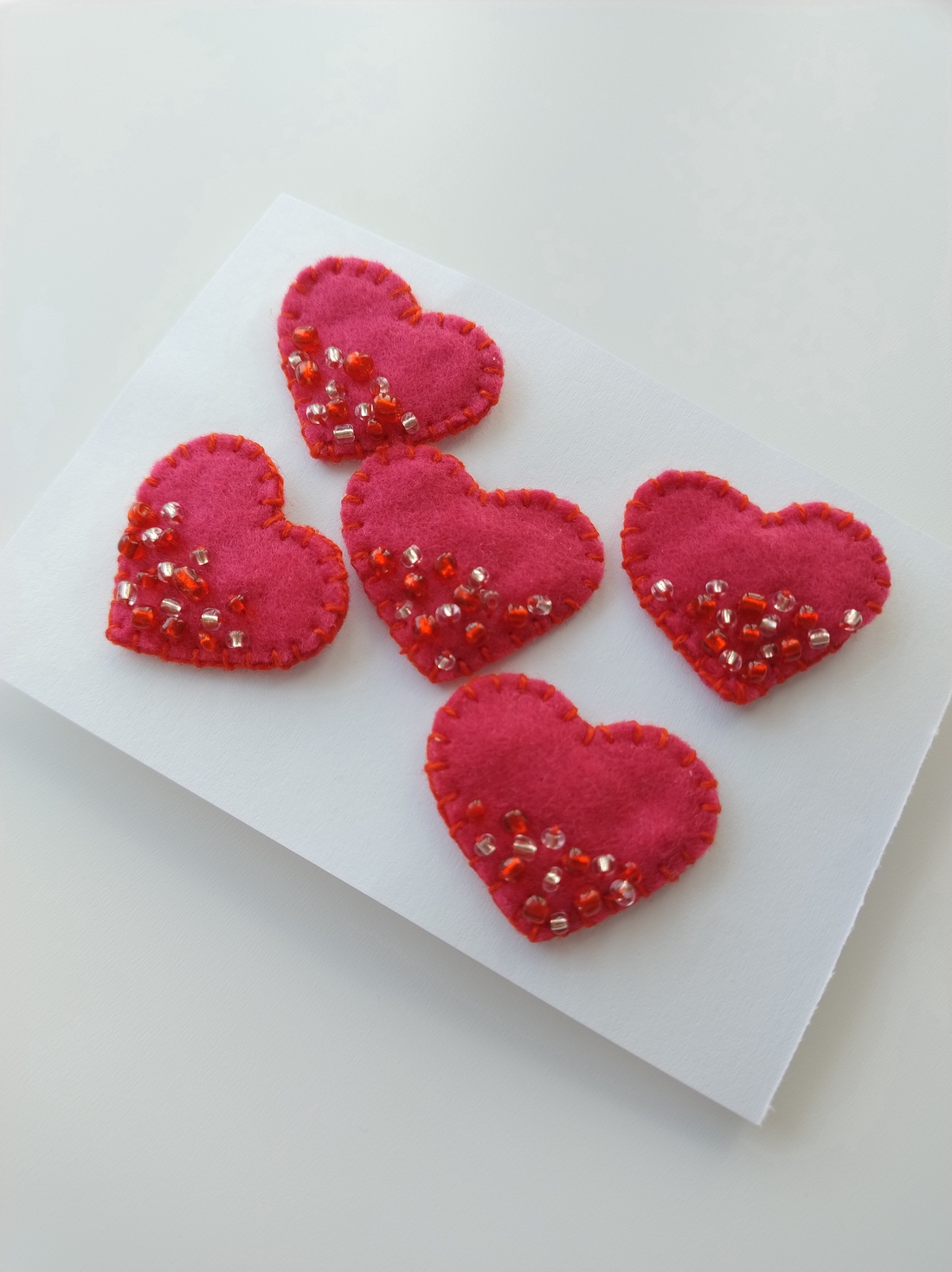 Set broșe  - accesorii nuntă - amintiri și cadouri de nuntă - cadou nuntă - pernă de nuntă - Artynos.ro