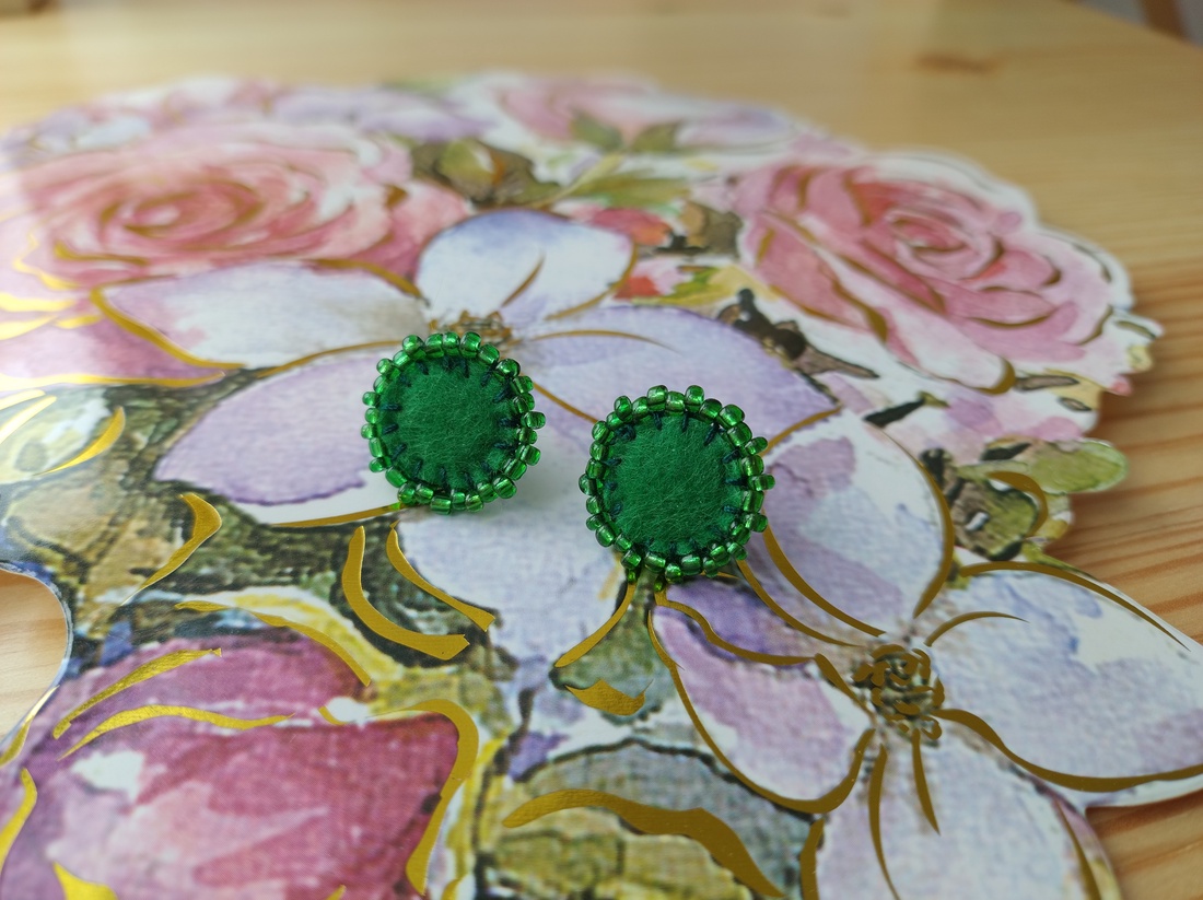 Cercei  - arte vizuale și accesorii  - cărți de calendar, cărți sport - Artynos.ro