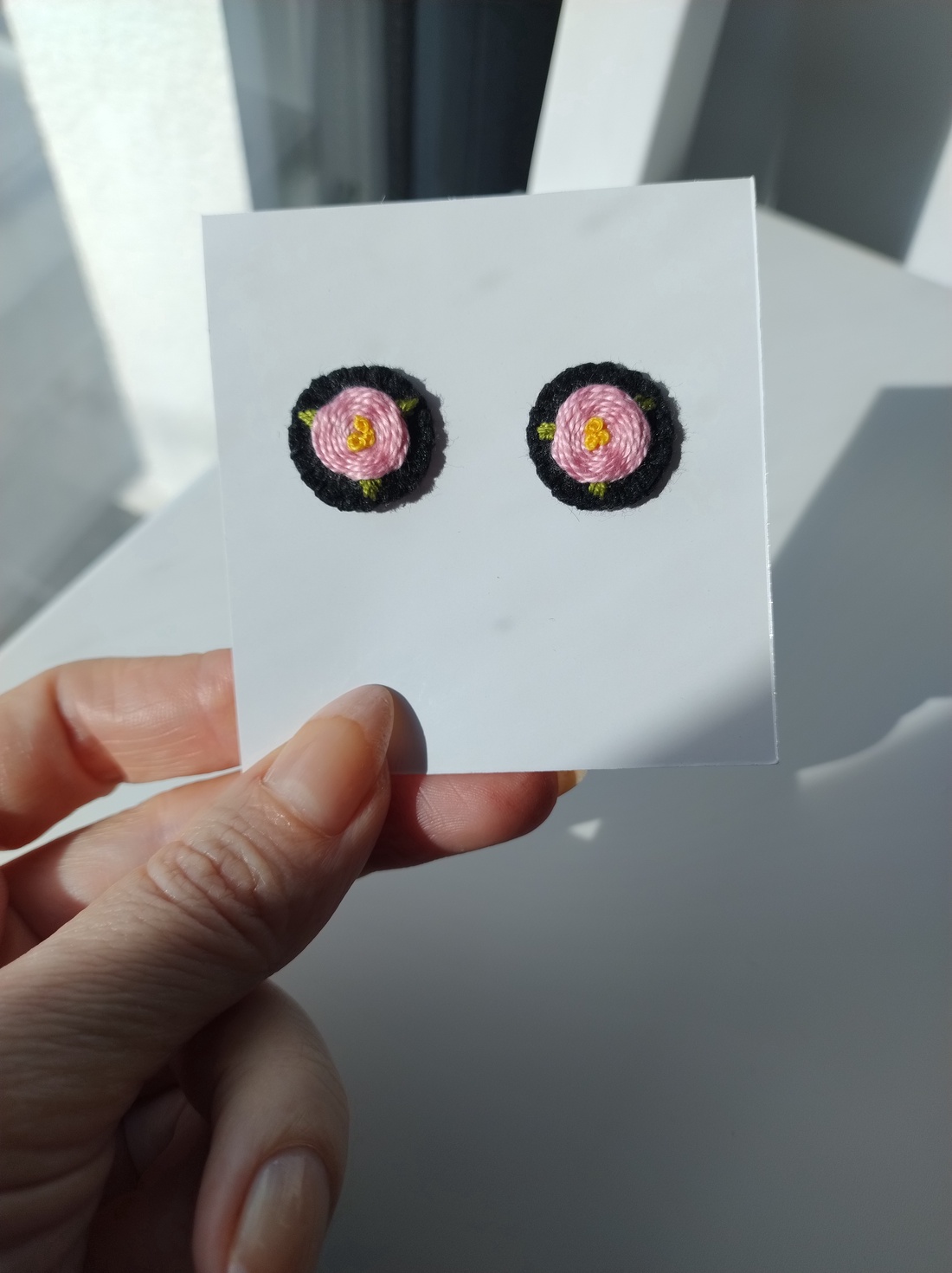 Cercei  - arte vizuale și accesorii  - cărți de calendar, cărți sport - Artynos.ro