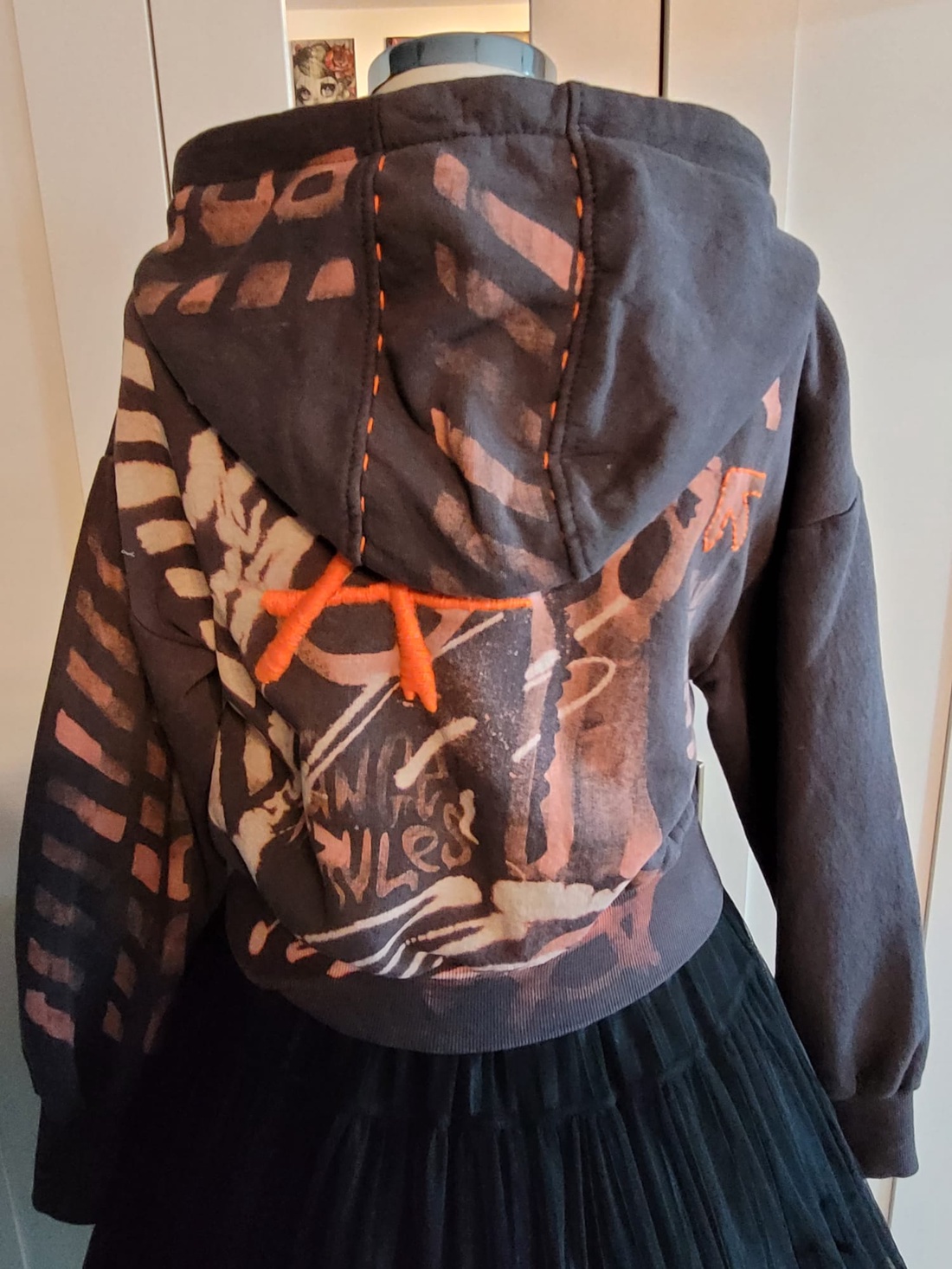 Hanorac Custom � Bleached, Hand Embroidered - îmbrăcăminte și modă - haine damă - hanorace, cardigane - Artynos.ro