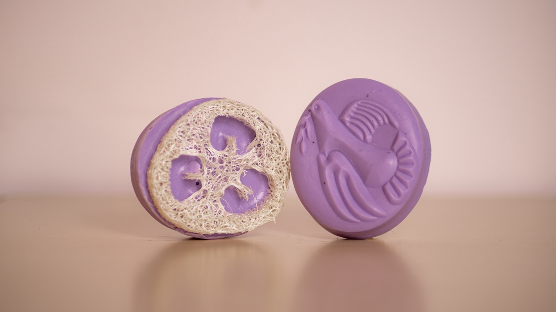 Săpun natural exfoliant cu lavandă și lufă - igienă și înfrumusețare - săpunuri și articole de igienă - săpun artizanal - Artynos.ro