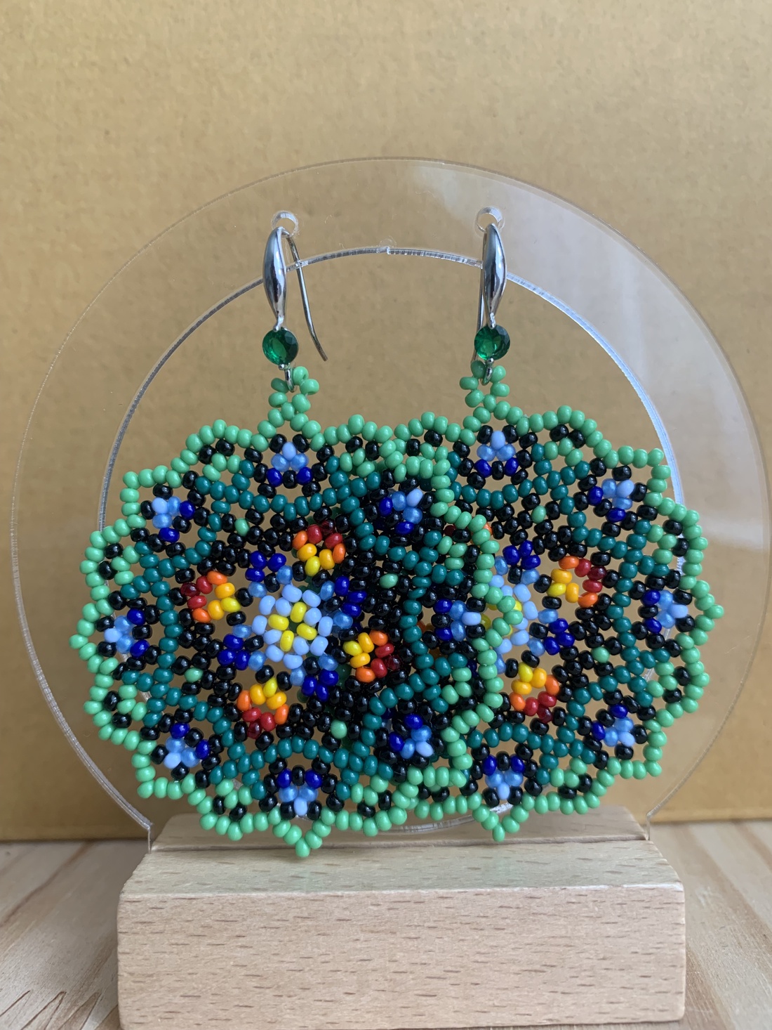 Cercei mandala din margele - bijuterii - cercei - cercei rotunzi - Artynos.ro Cercei mandala din margele - bijuterii - cercei - cercei rotunzi - Artynos.ro