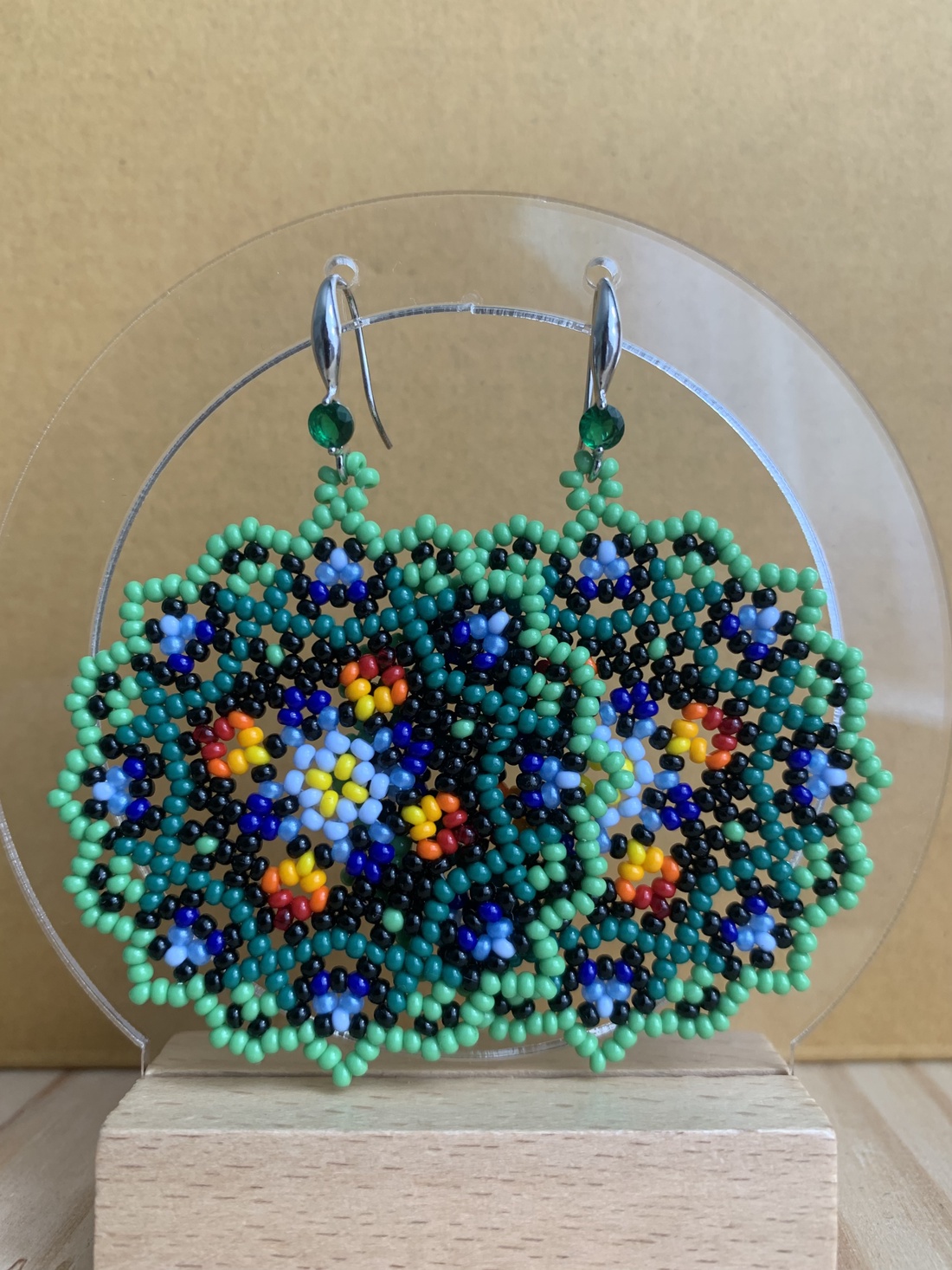 Cercei mandala din margele - bijuterii - cercei - cercei rotunzi - Artynos.ro Cercei mandala din margele - bijuterii - cercei - cercei rotunzi - Artynos.ro
