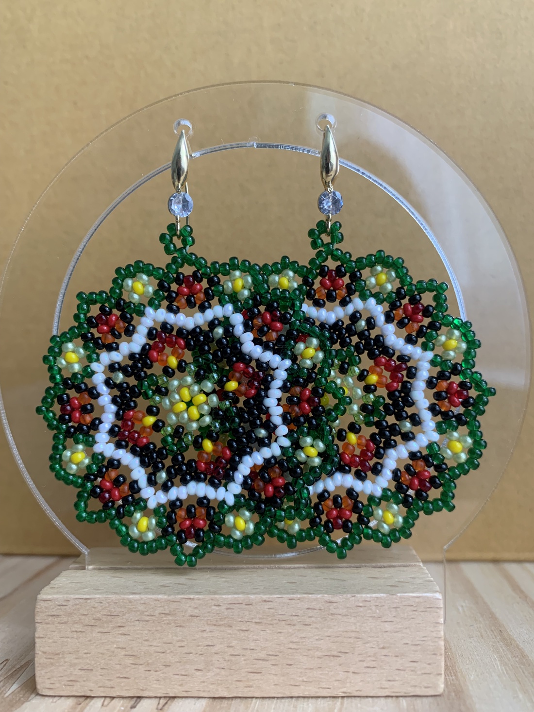 Cercei mandala din margele - bijuterii - cercei - cercei rotunzi - Artynos.ro Cercei mandala din margele - bijuterii - cercei - cercei rotunzi - Artynos.ro