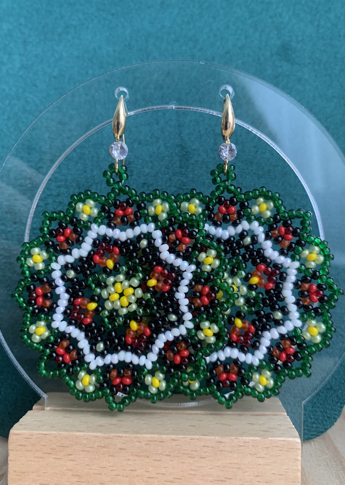 Cercei mandala din margele - bijuterii - cercei - cercei rotunzi - Artynos.ro Cercei mandala din margele - bijuterii - cercei - cercei rotunzi - Artynos.ro