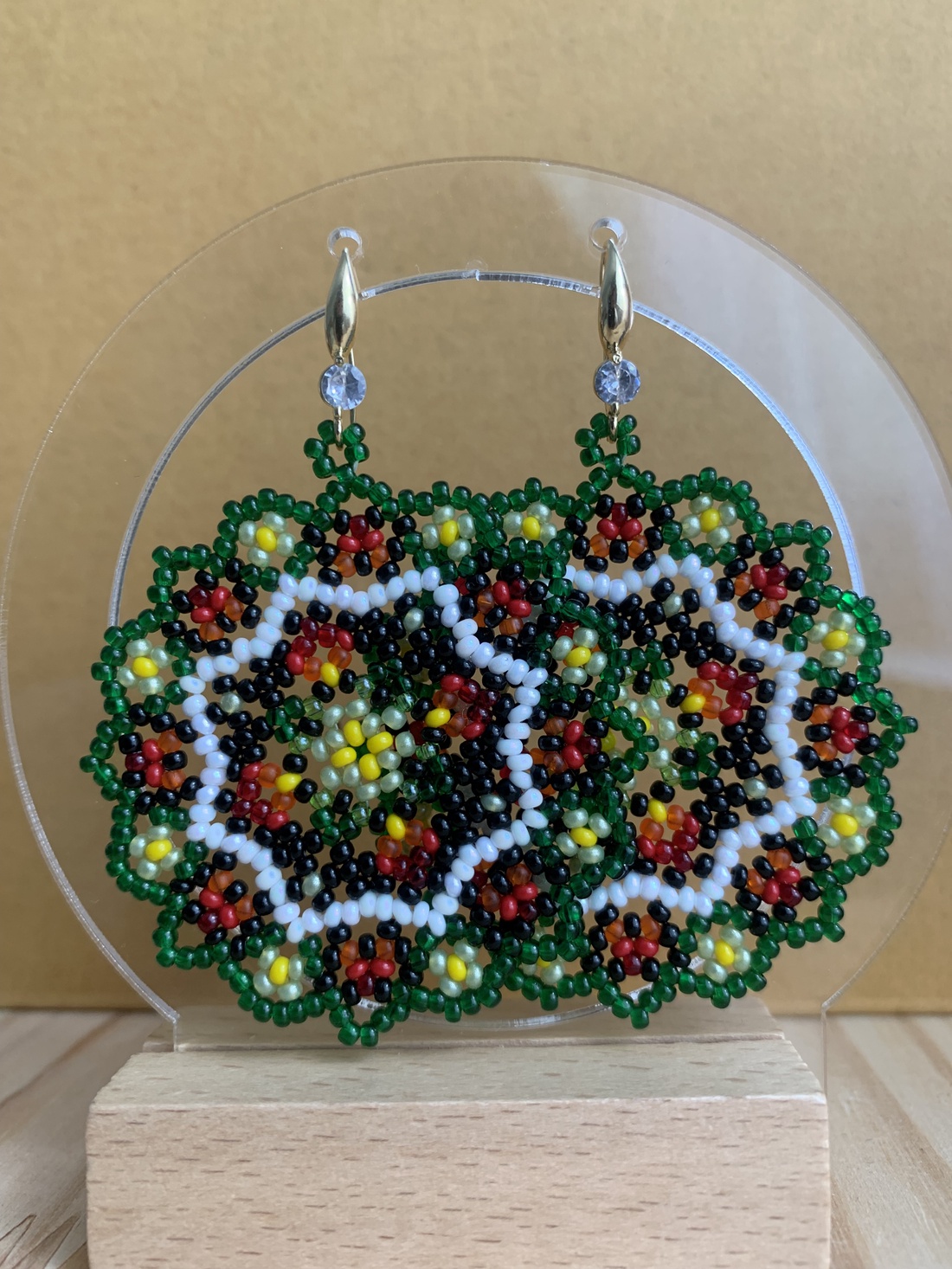 Cercei mandala din margele - bijuterii - cercei - cercei rotunzi - Artynos.ro Cercei mandala din margele - bijuterii - cercei - cercei rotunzi - Artynos.ro