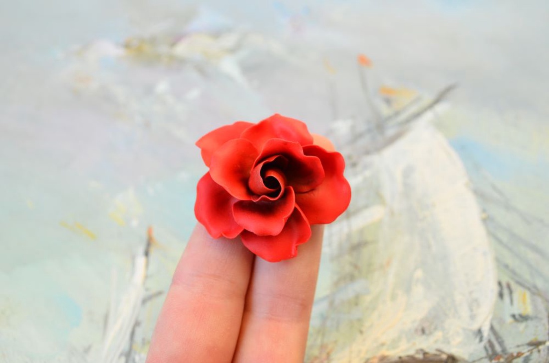 Trandafir rosu- Brosa martisor - bijuterii - broșe - Artynos.ro
