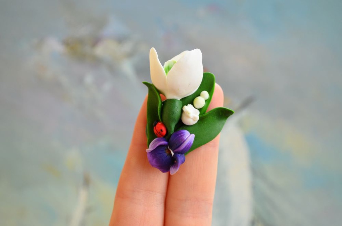 Ghiocel, toporas si lacramioare- Brosa martisor - bijuterii - broșe - Artynos.ro