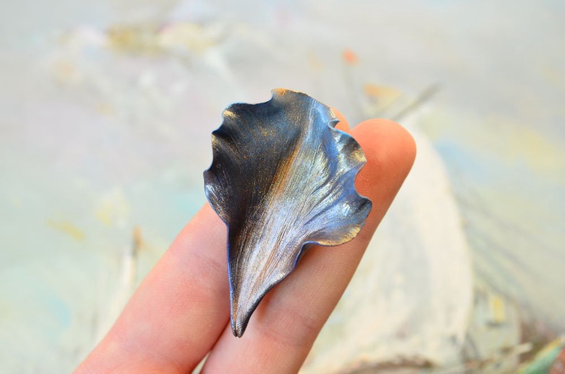 Petala metalizata- Brosa martisor - bijuterii - broșe - Artynos.ro