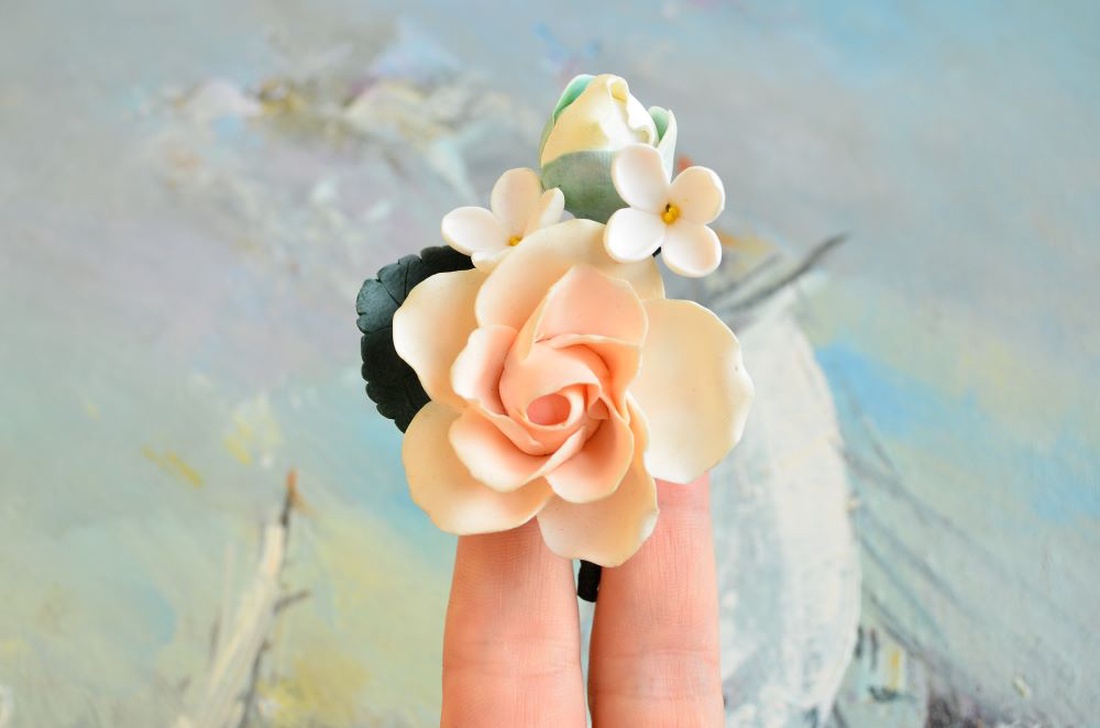 Trandafir roz si liliac alb- Brosa Buchet - bijuterii - broșe - Artynos.ro