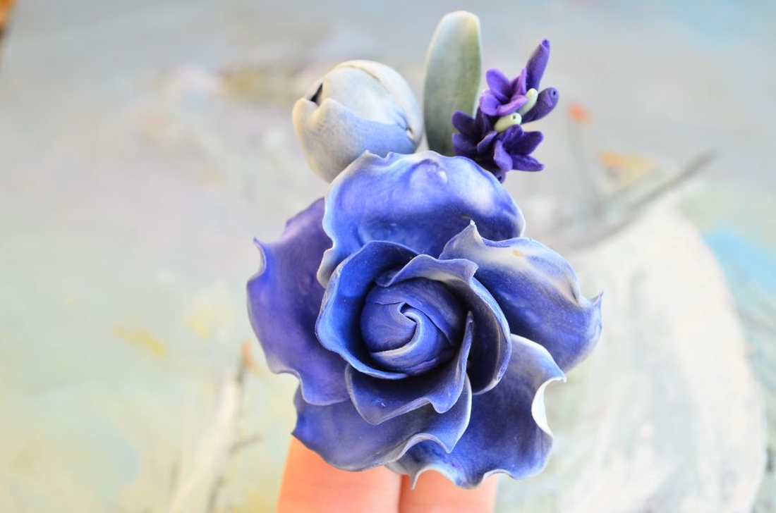 Trandafir albastru si lavanda- Brosa buchet - bijuterii - broșe - Artynos.ro