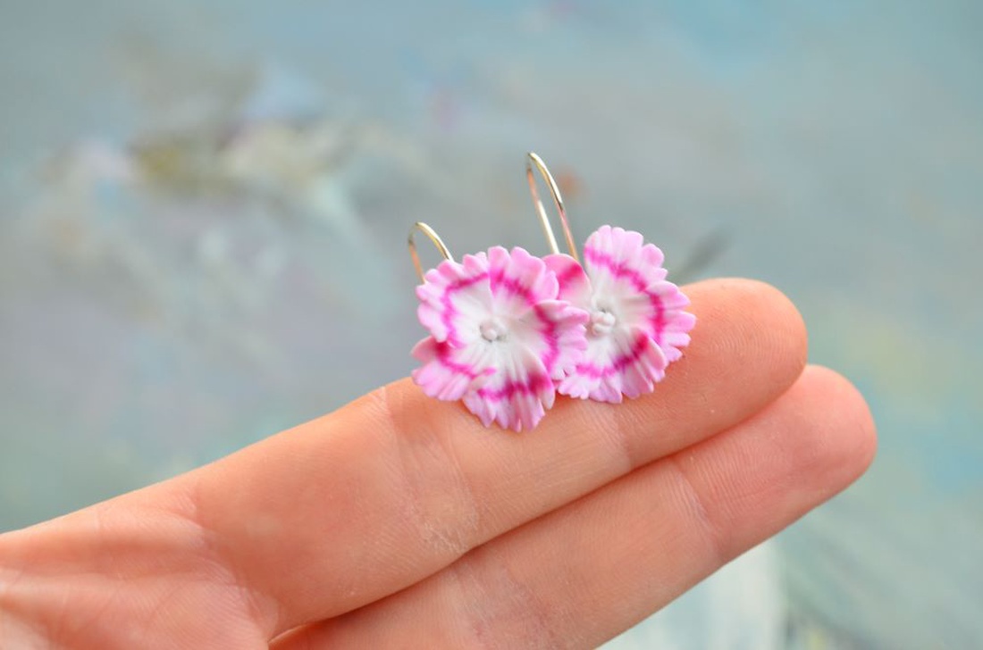 Garofita roz- Cercei tortita - bijuterii - cercei - cercei lungi - Artynos.ro