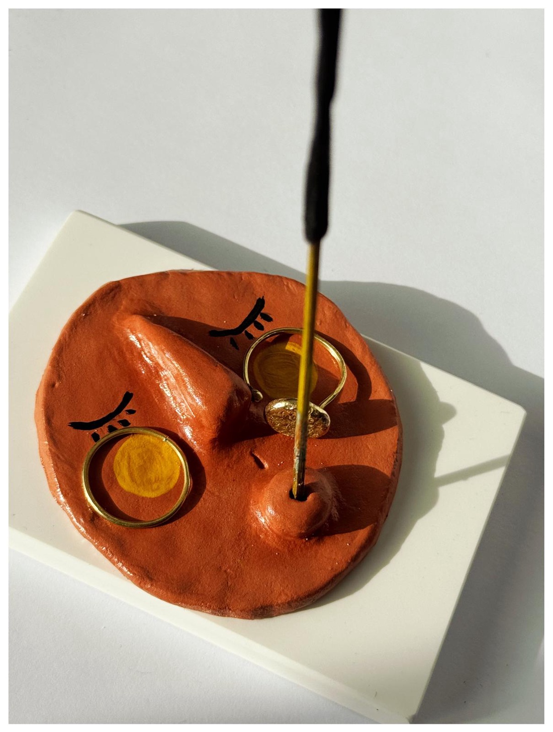 Suport pentru bijuterii si betisoare parfumate - arte vizuale și accesorii  - sculptură - sculpturi și figurine din ceramică - Artynos.ro