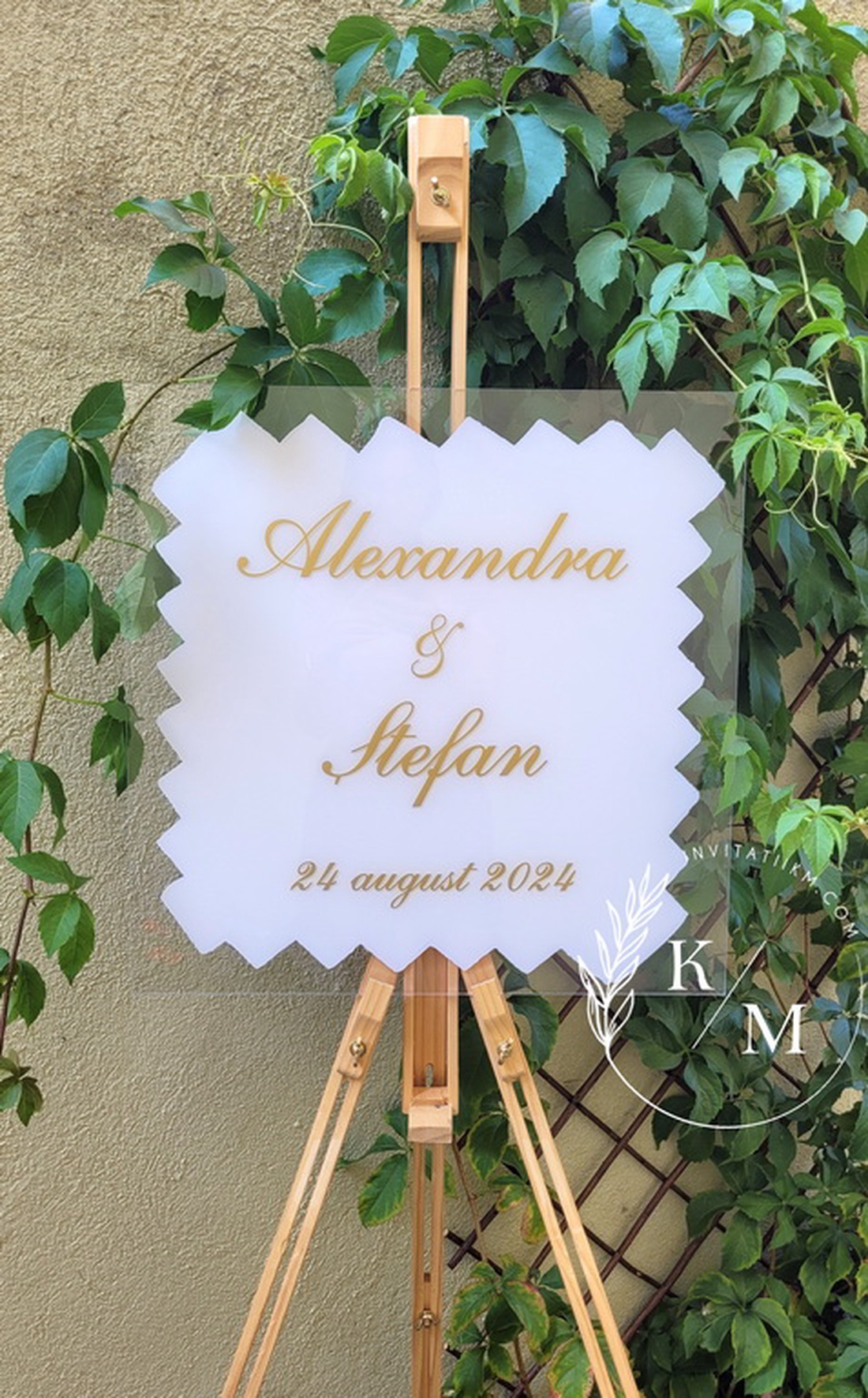 Panou intampinare nunta din plexiglas alb si auriu - accesorii nuntă - materiale decor pentru nuntă - tablouri și indicatoare nuntă - Artynos.ro