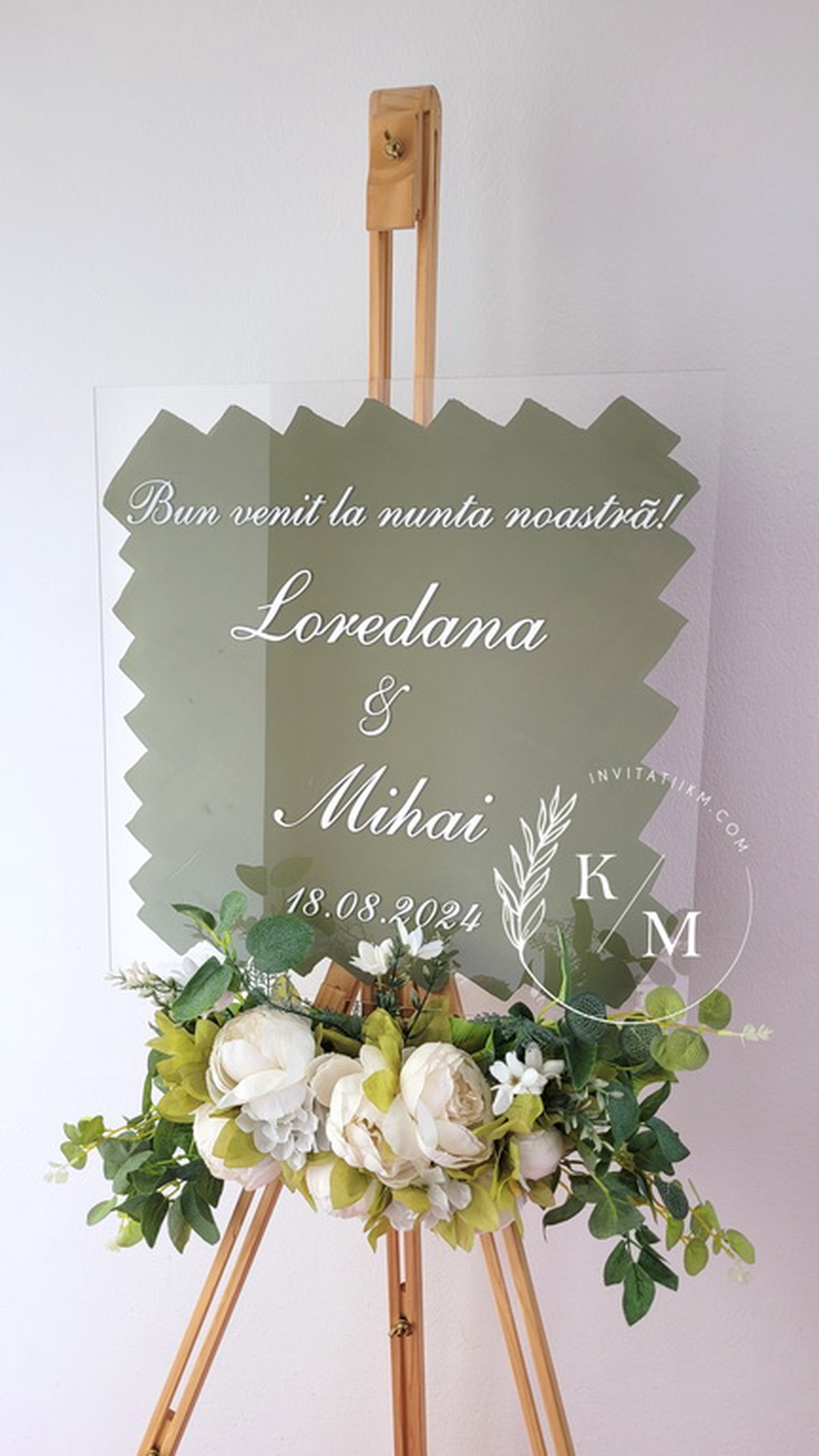 Panou intampinare nunta din plexiglas alb si verde olive - accesorii nuntă - materiale decor pentru nuntă - tablouri și indicatoare nuntă - Artynos.ro