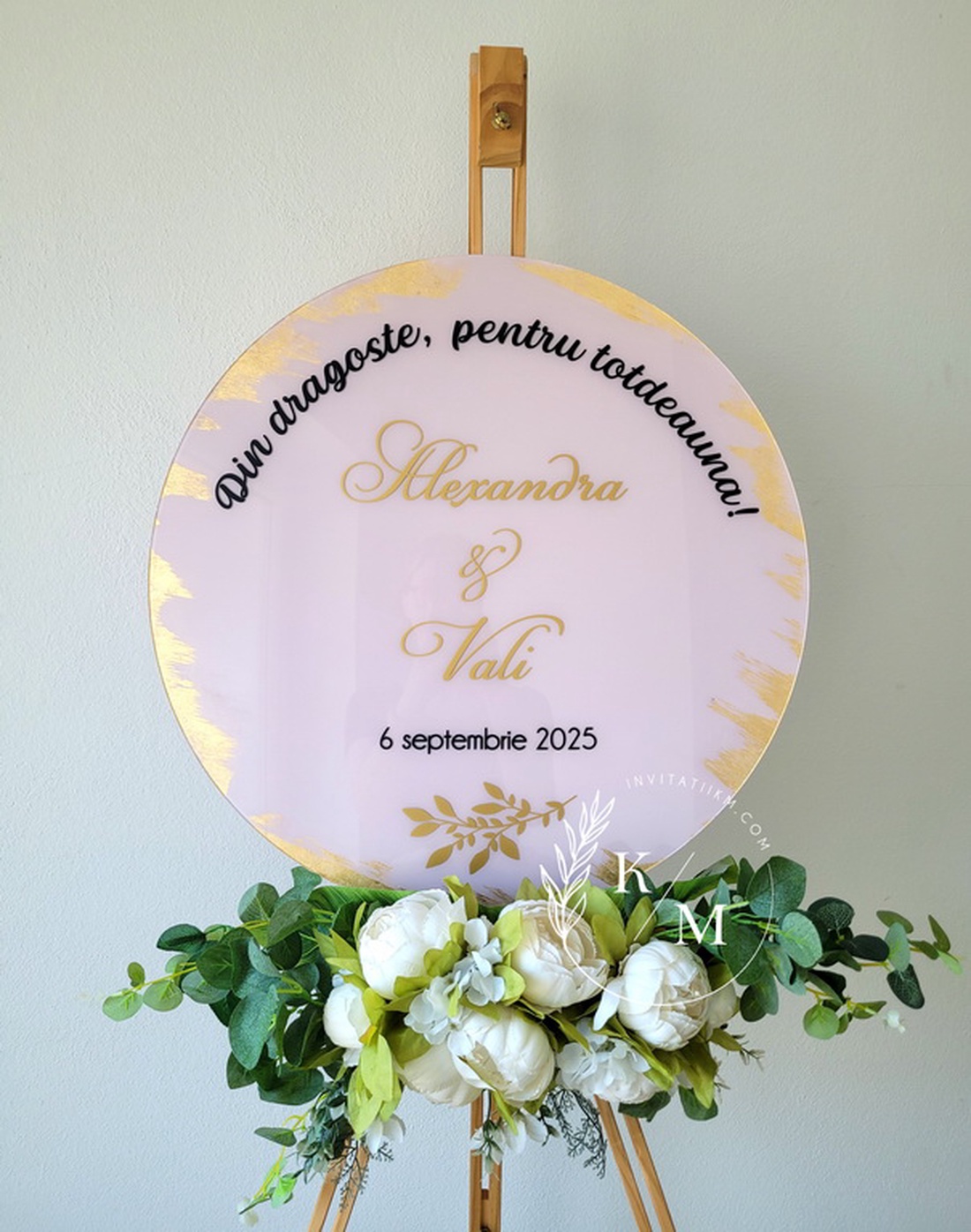 Panou intampinare nunta rotund din plexiglas roz antic si detalii aurii - accesorii nuntă - materiale decor pentru nuntă - tablouri și indicatoare nuntă - Artynos.ro