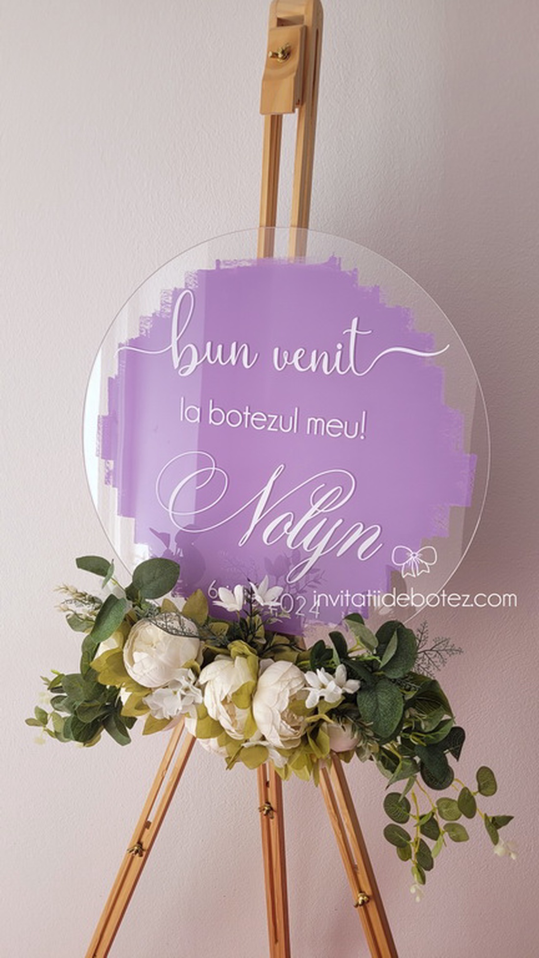 Panou plexiglas rotund de intampinare pentru botez lila si alb - accesorii nuntă - materiale decor pentru nuntă - tablouri și indicatoare nuntă - Artynos.ro