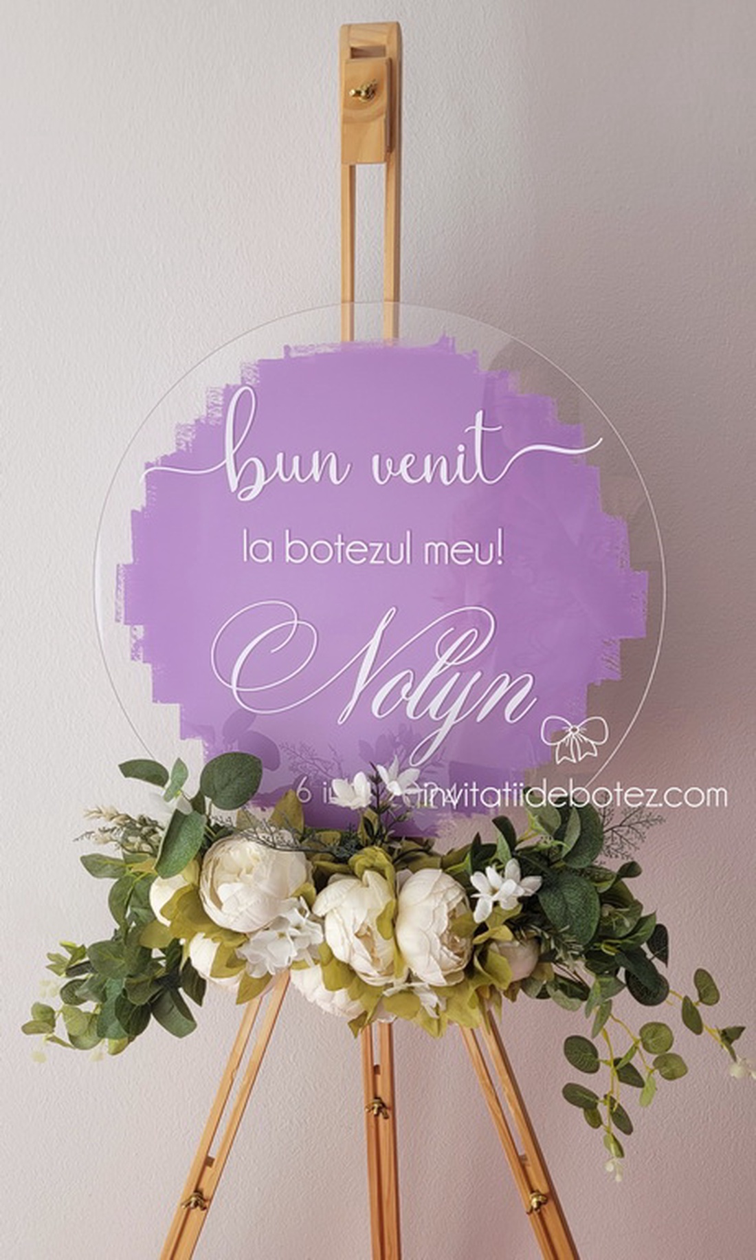 Panou plexiglas rotund de intampinare pentru botez lila si alb - accesorii nuntă - materiale decor pentru nuntă - tablouri și indicatoare nuntă - Artynos.ro