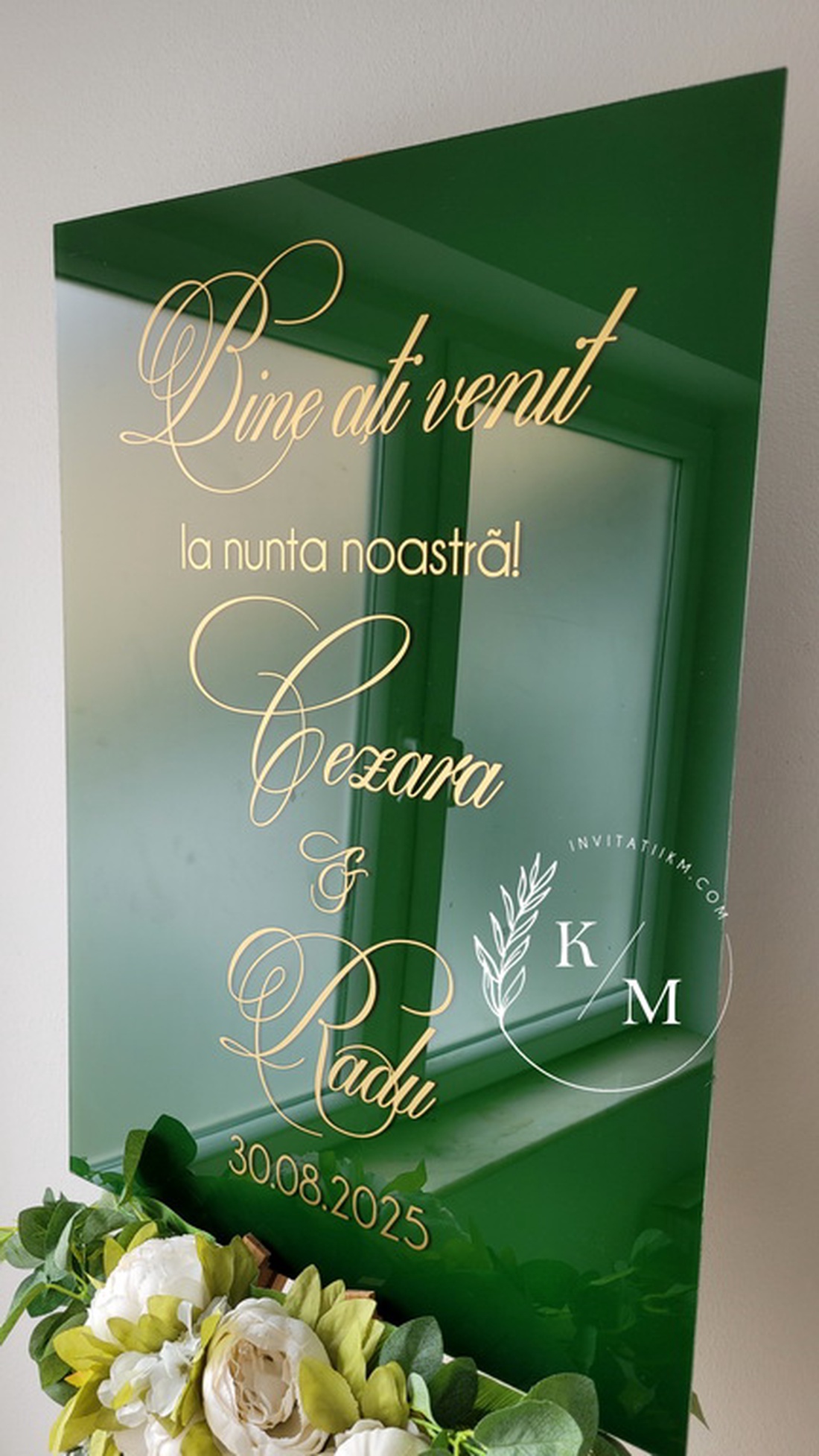 Panou intampinare nunta din plexiglas verde si auriu - accesorii nuntă - materiale decor pentru nuntă - tablouri și indicatoare nuntă - Artynos.ro