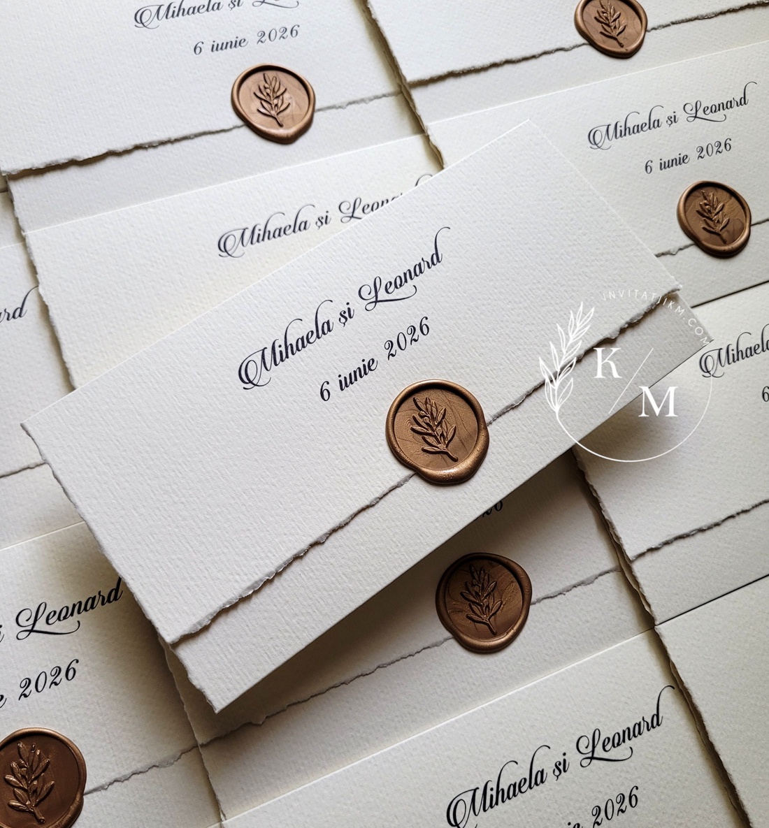 Invitatie de nunta cu sigiliu din ceara si margini rupte manual - accesorii nuntă - invitații și felicitări de nuntă - invitații nuntă - Artynos.ro