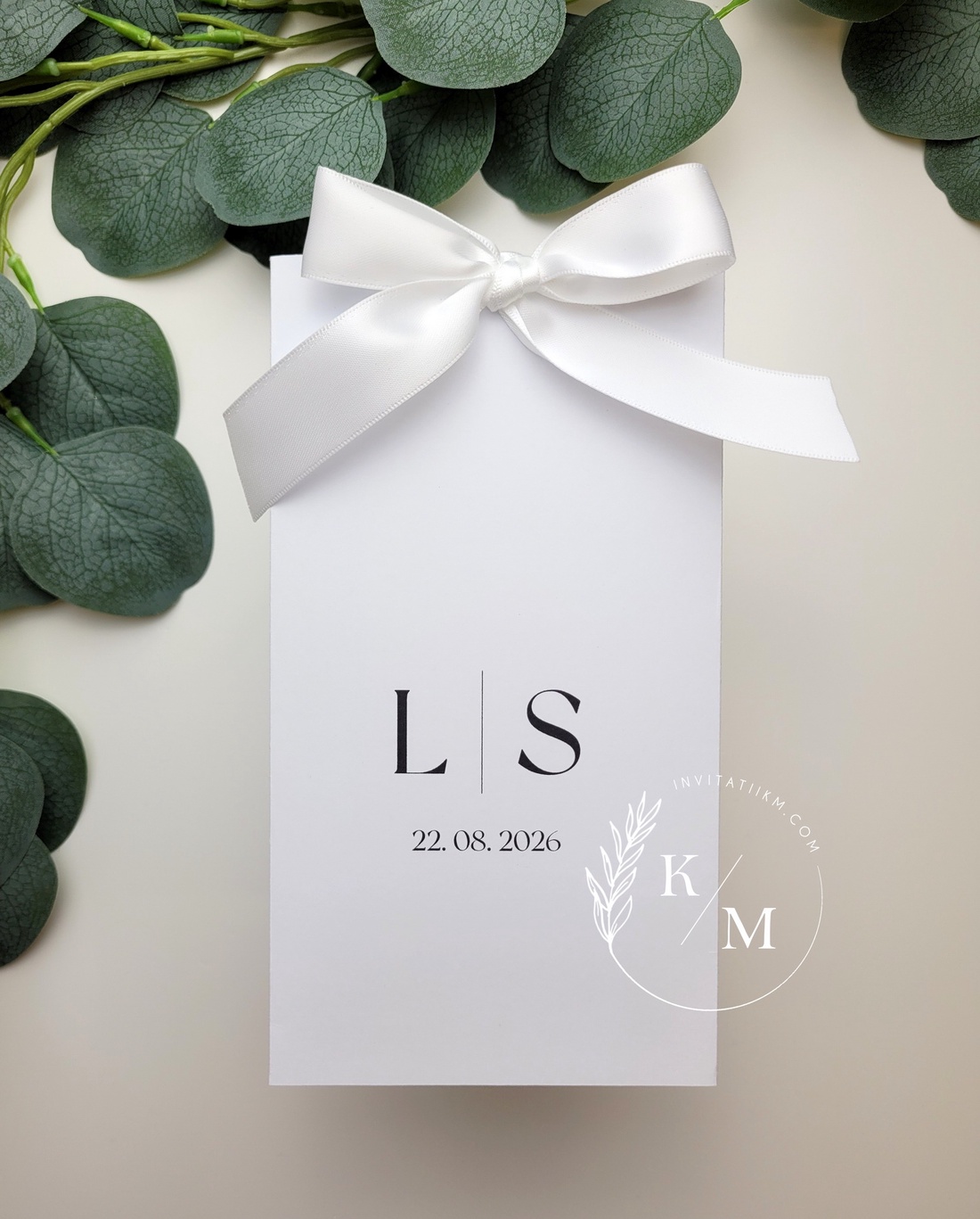 Invitatii de nunta cu plic handmade si fundite albe - accesorii nuntă - invitații și felicitări de nuntă - invitații nuntă - Artynos.ro