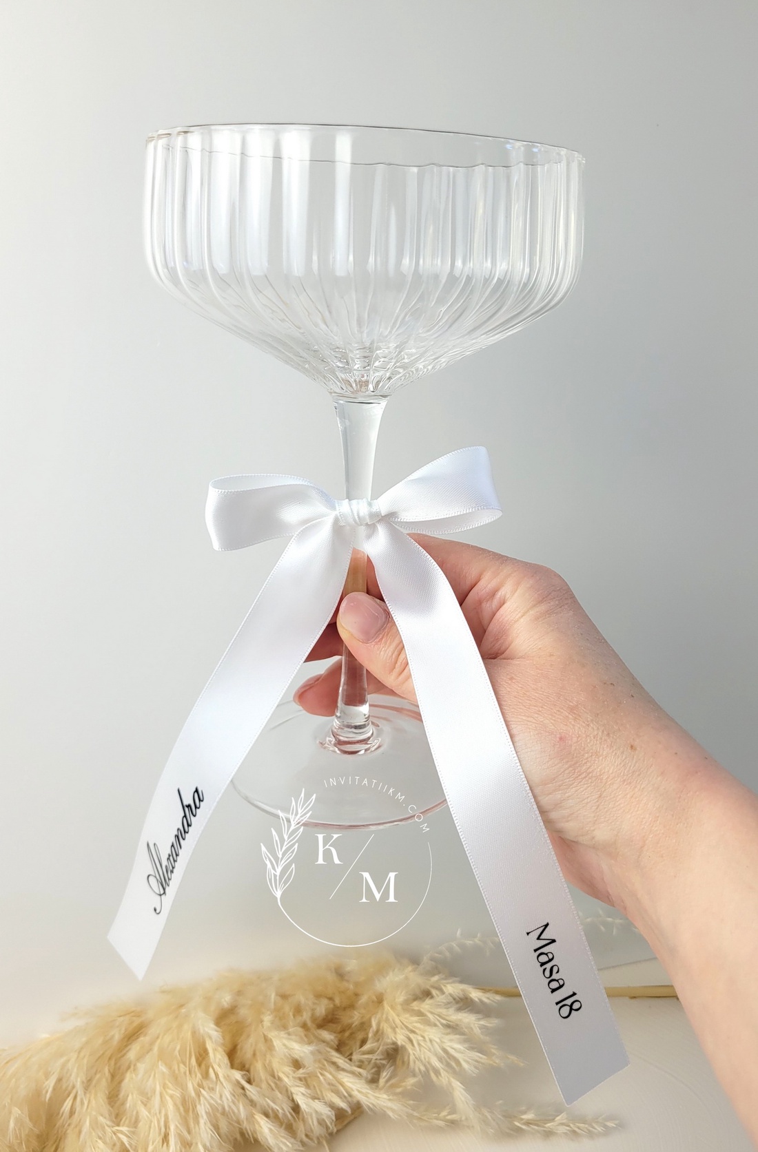 Set 4 fundite personalizate din satin pentru pahare/umerase/meniuri nunta - accesorii nuntă - materiale decor pentru nuntă - decorațiuni nuntă - Artynos.ro