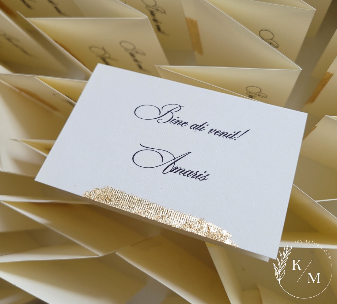 Set 50 Carduri asezare/place card-uri nunta cu detalii aurii si nume invitat - accesorii nuntă - invitații și felicitări de nuntă - invitații nuntă - Artynos.ro