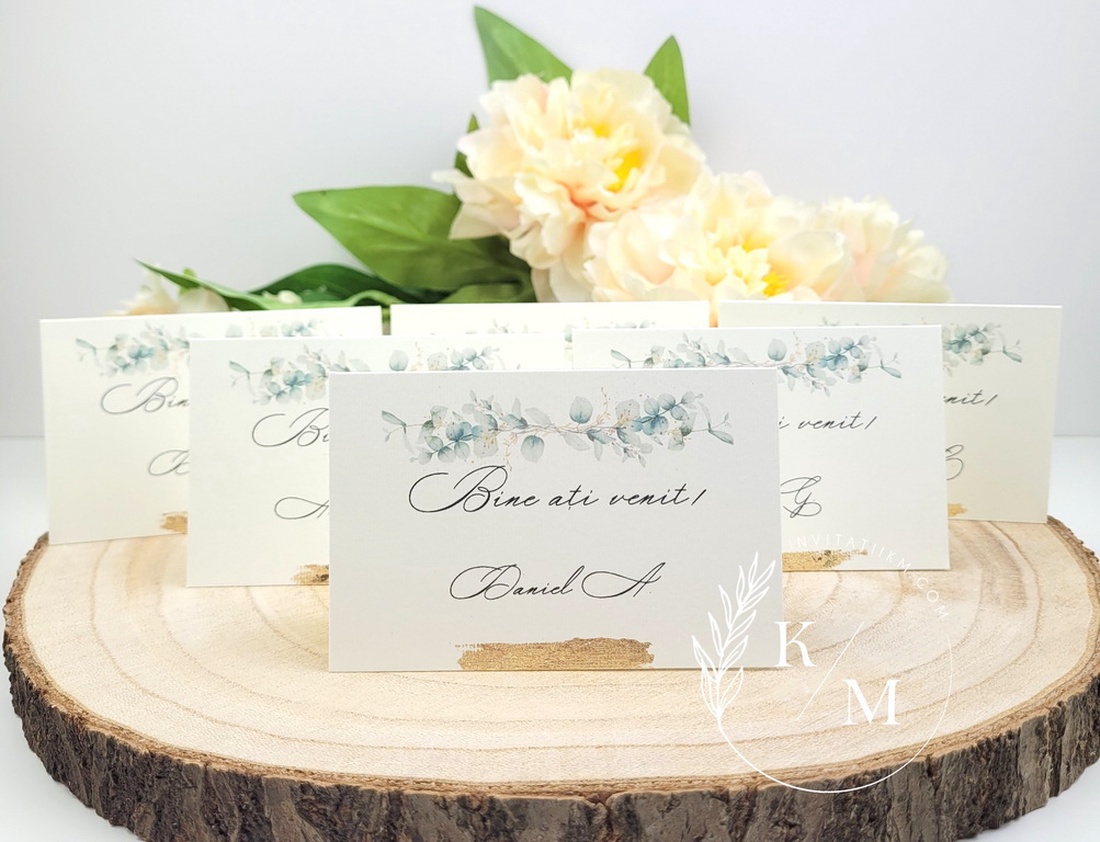 Set 50 Carduri asezare/place card-uri nunta cu eucalipt, detalii aurii si nume invitat - accesorii nuntă - invitații și felicitări de nuntă - invitații nuntă - Artynos.ro