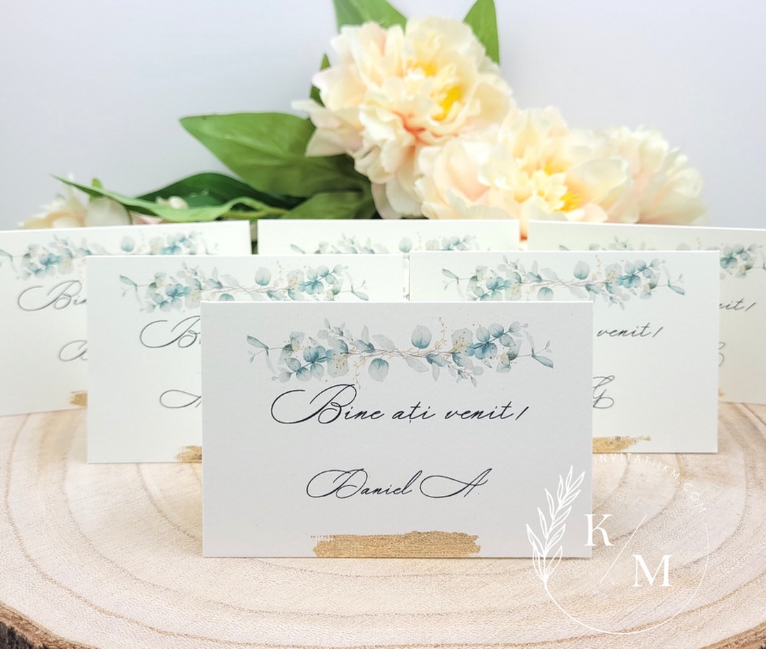 Set 50 Carduri asezare/place card-uri nunta cu eucalipt, detalii aurii si nume invitat - accesorii nuntă - invitații și felicitări de nuntă - invitații nuntă - Artynos.ro