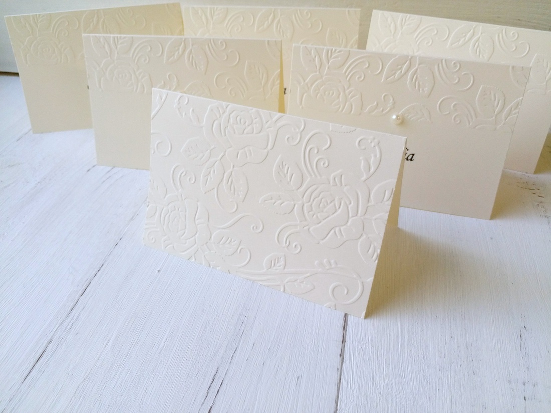 Set 30 Carduri asezare/place card-uri nunta embosate si perle - accesorii nuntă - invitații și felicitări de nuntă - invitații nuntă - Artynos.ro