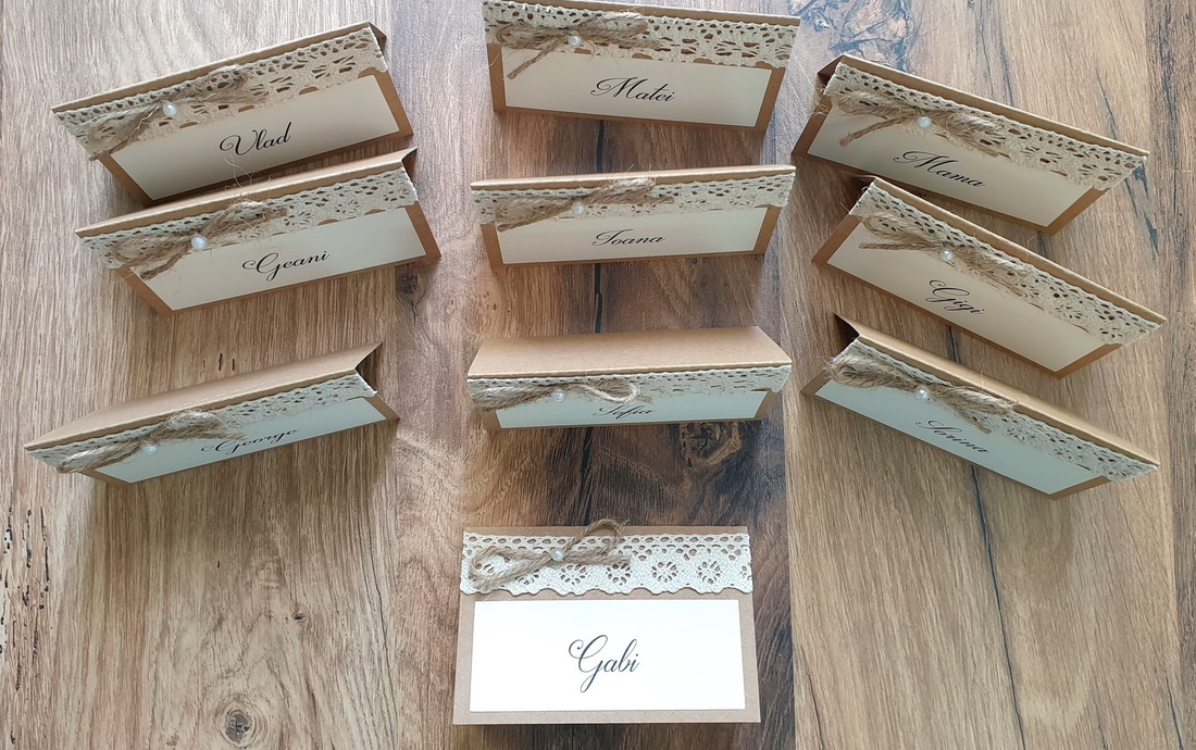 Set 25 Carduri asezare/place card-uri nunta din carton reciclat, dantela si perle - accesorii nuntă - invitații și felicitări de nuntă - invitații nuntă - Artynos.ro