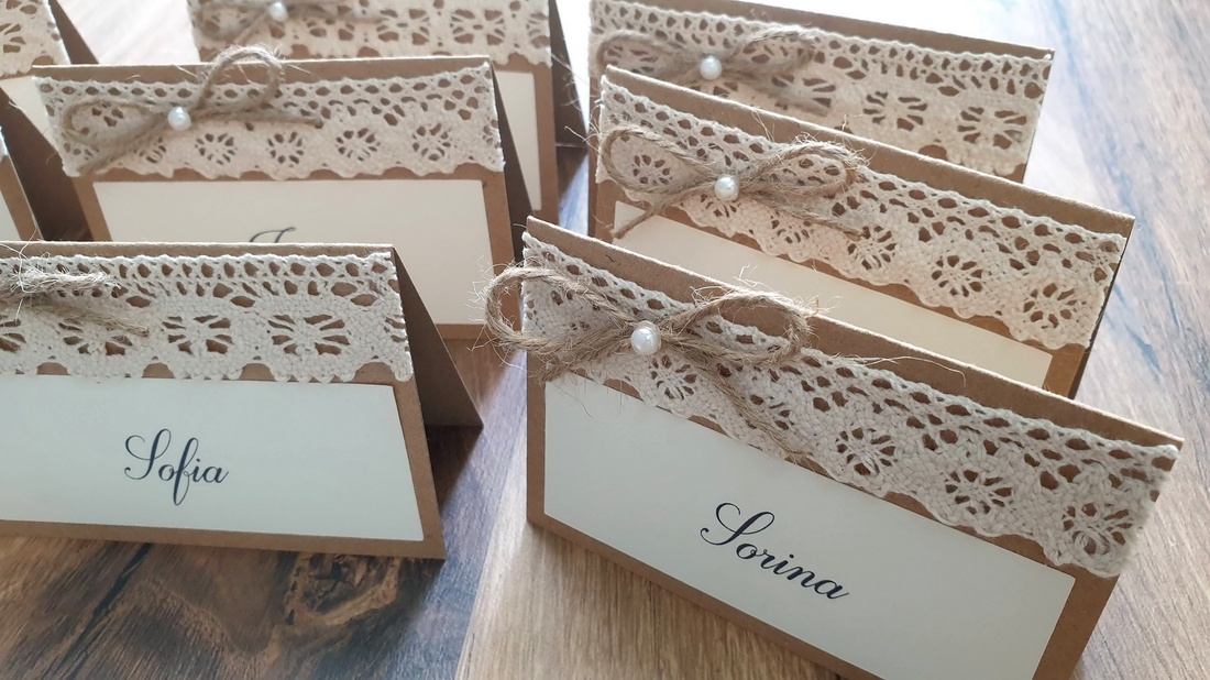 Set 25 Carduri asezare/place card-uri nunta din carton reciclat, dantela si perle - accesorii nuntă - invitații și felicitări de nuntă - invitații nuntă - Artynos.ro