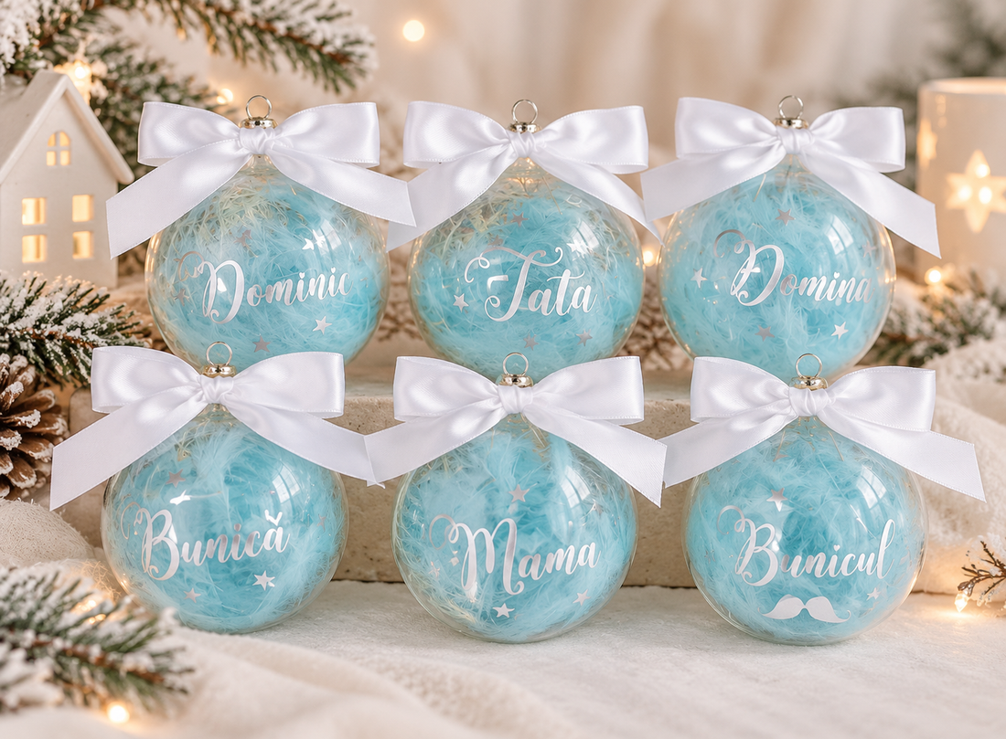 Glob de Crăciun personalizat cu nume și steluțe, umplut cu puf albastru - crăciun - decorațiuni de crăciun de casă - globuri de crăciun - Artynos.ro