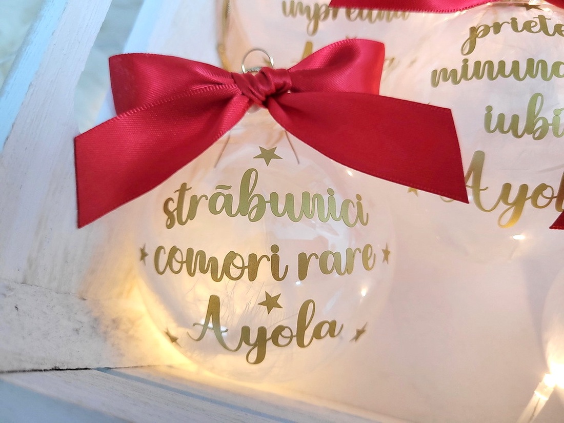 Set 8 Globuri de Crăciun personalizate pentru familie, umplute cu puf alb - crăciun - decorațiuni de crăciun de casă - globuri de crăciun - Artynos.ro