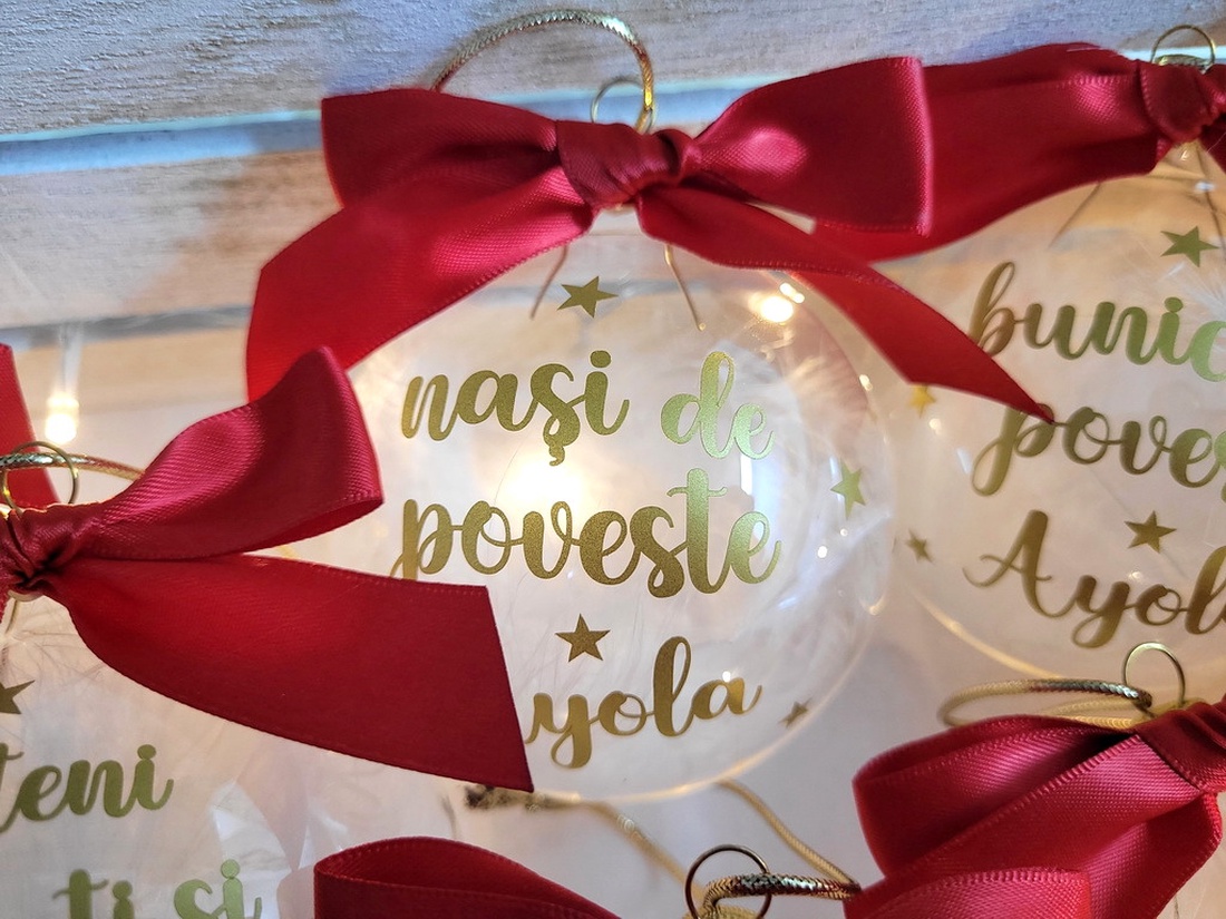 Set 8 Globuri de Crăciun personalizate pentru familie, umplute cu puf alb - crăciun - decorațiuni de crăciun de casă - globuri de crăciun - Artynos.ro