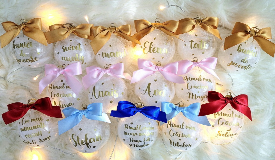 Set 8 Globuri de Crăciun personalizate pentru familie, umplute cu puf alb - crăciun - decorațiuni de crăciun de casă - globuri de crăciun - Artynos.ro