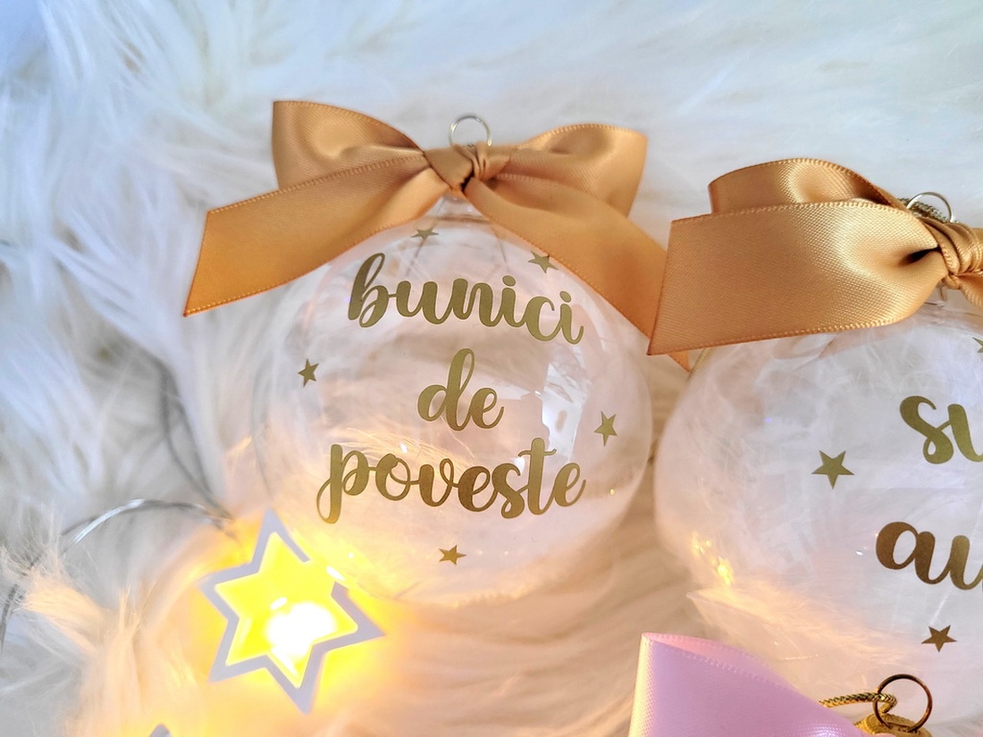 Set 8 Globuri de Crăciun personalizate pentru familie, umplute cu puf alb - crăciun - decorațiuni de crăciun de casă - globuri de crăciun - Artynos.ro