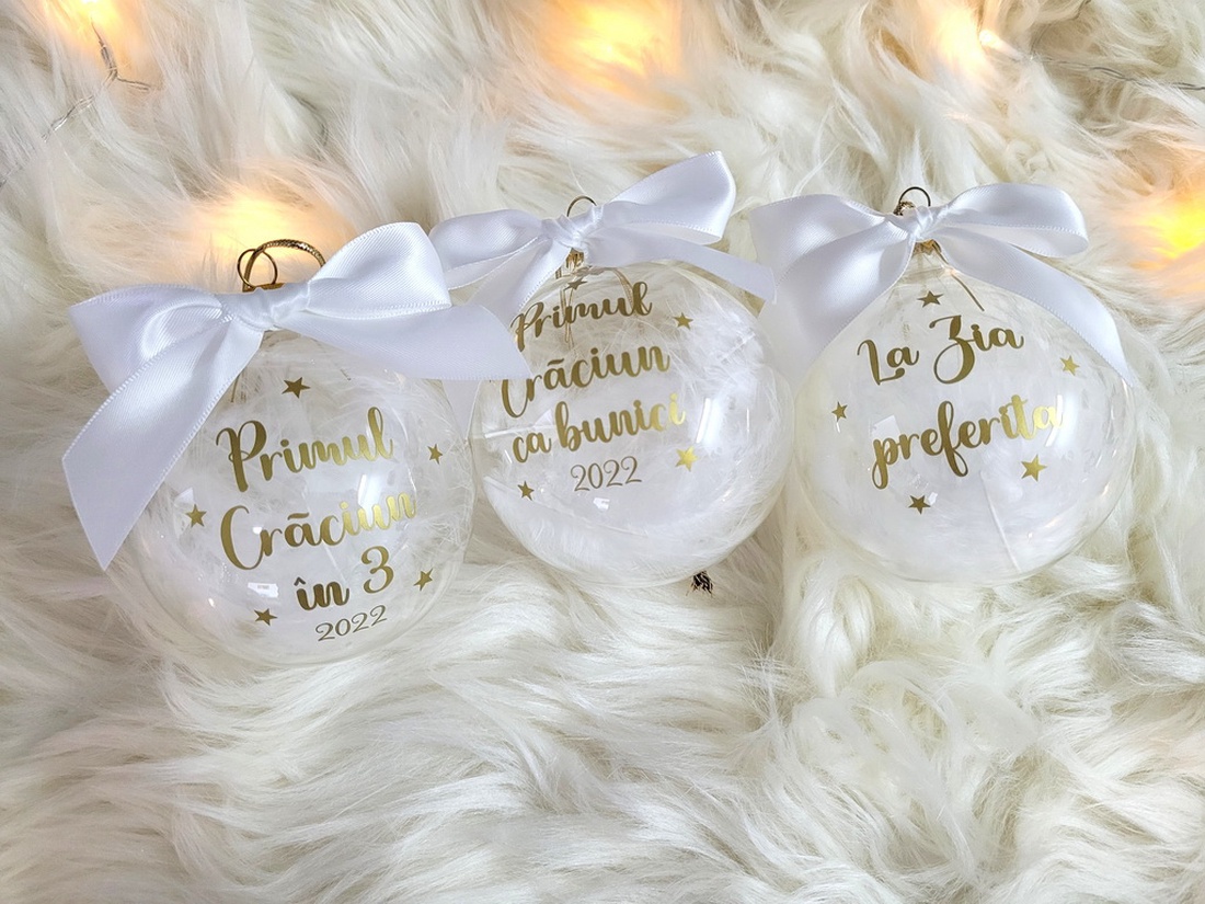 Set 4 Globuri de Crăciun personalizate pentru familie, umplute cu puf alb - crăciun - decorațiuni de crăciun de casă - globuri de crăciun - Artynos.ro