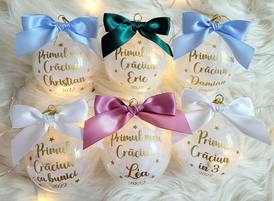 Set 4 Globuri de Crăciun personalizate pentru familie, umplute cu puf alb - crăciun - decorațiuni de crăciun de casă - globuri de crăciun - Artynos.ro