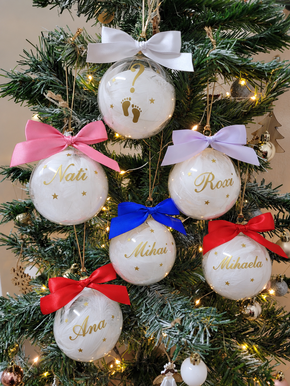 Set 4 Globuri de Crăciun personalizate pentru familie, umplute cu puf alb - crăciun - decorațiuni de crăciun de casă - globuri de crăciun - Artynos.ro