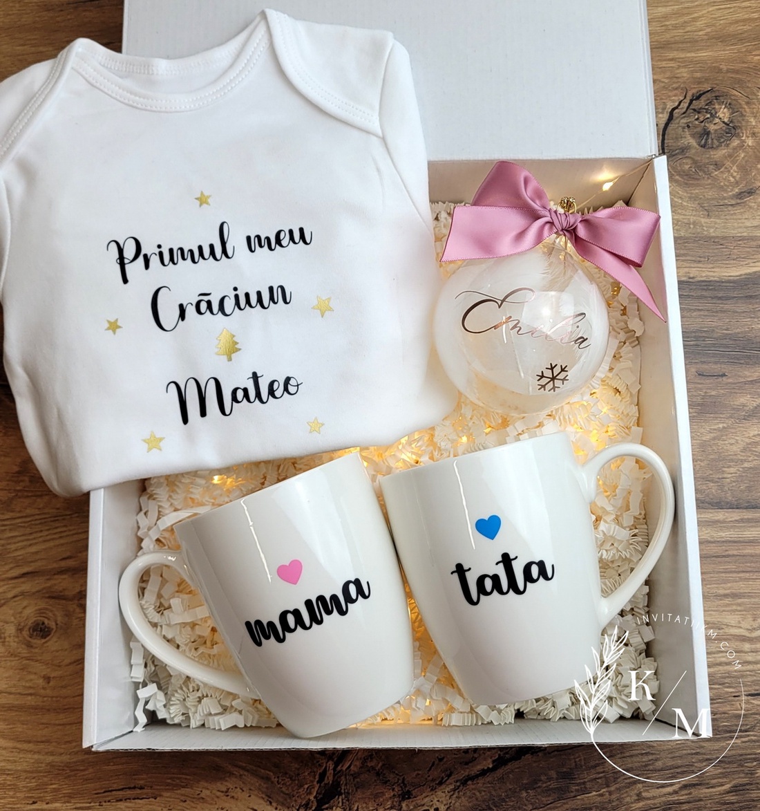 Cadou de Craciun pentru parinti si bebelus cu glob umplut cu puf alb - crăciun - decorațiuni de crăciun de casă - globuri de crăciun - Artynos.ro